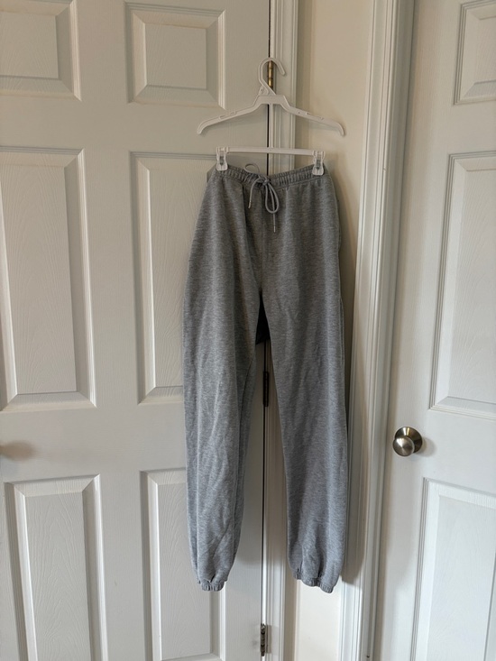 ALO Yoga Pants - ALO Yoga Chill Sweatpants